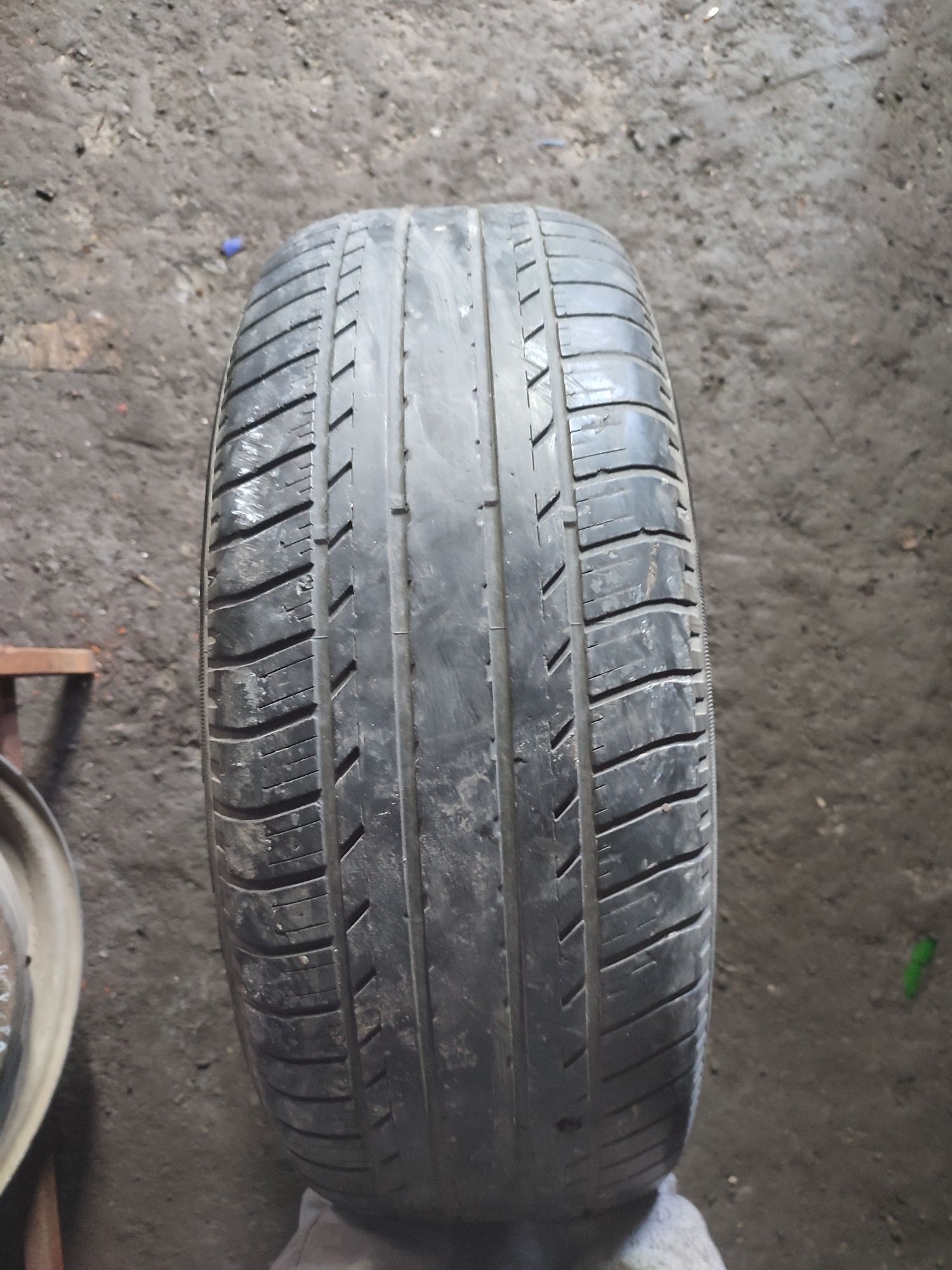 Шина безкамерка размер 225/60 R16