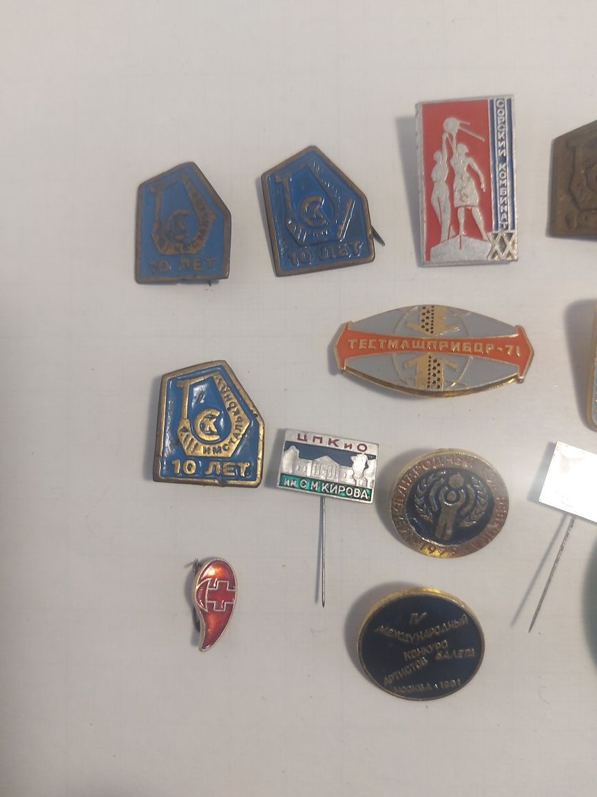 Советские значки.