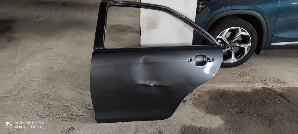 Продам заднюю левую дверь на Camry 40