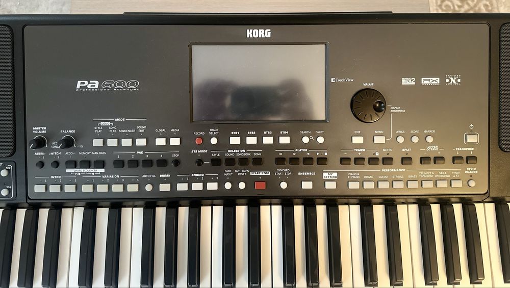 Продам синтезатор KORG PA 600