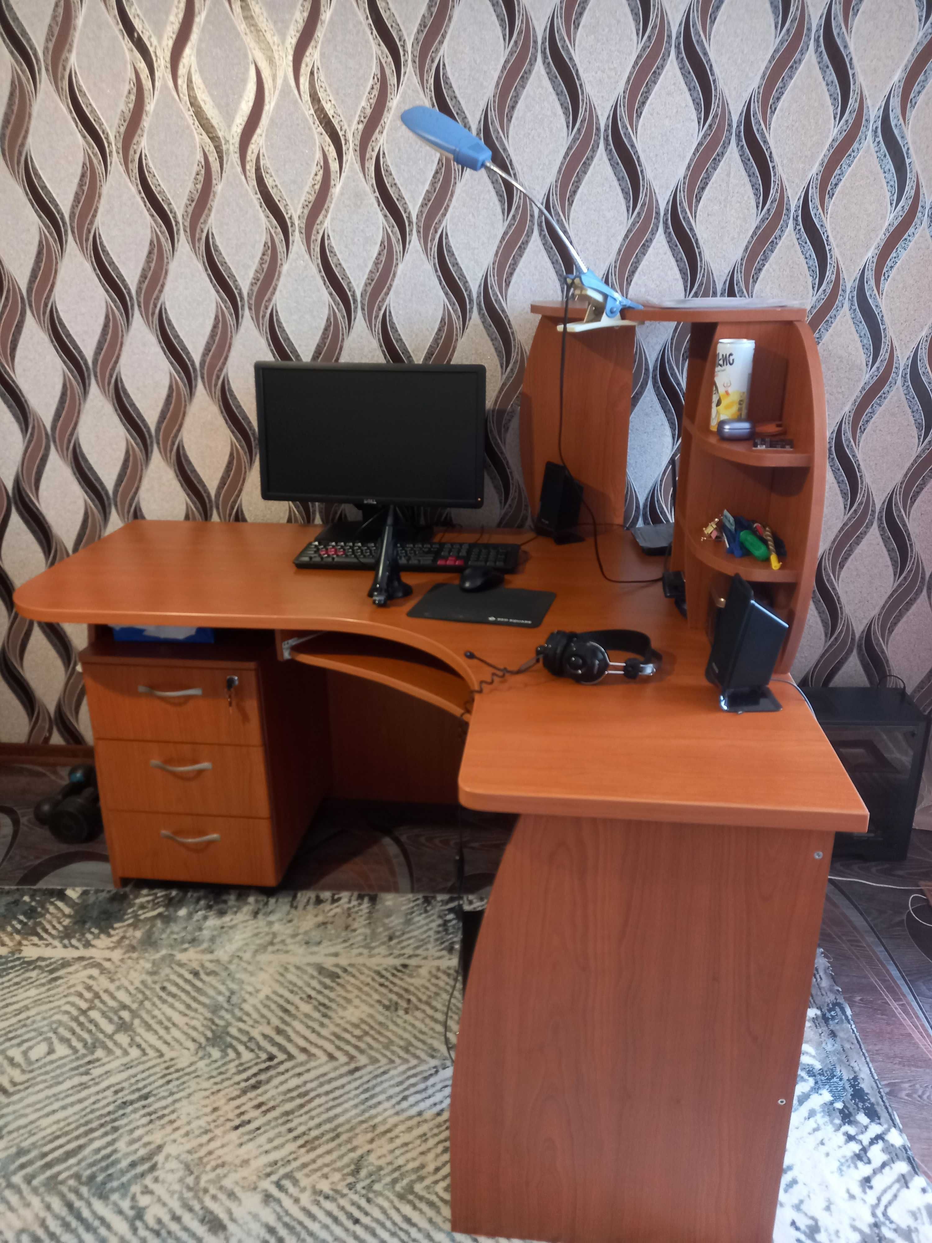 Стол компьютерный