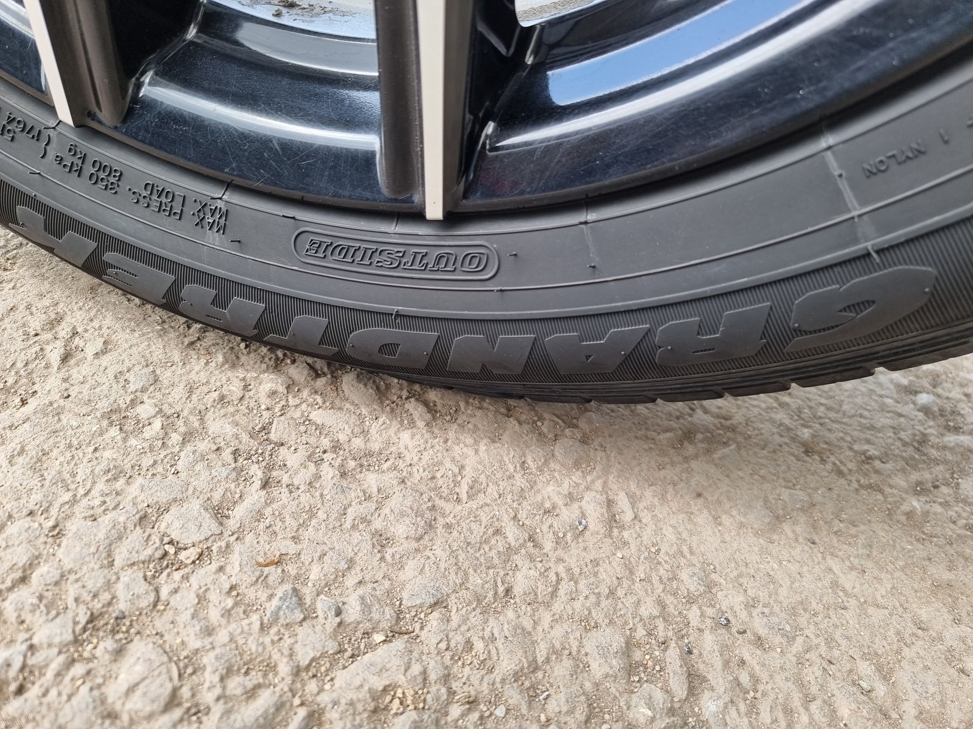Продам  летнии  шины  Dunlop  размер  235/55/18.