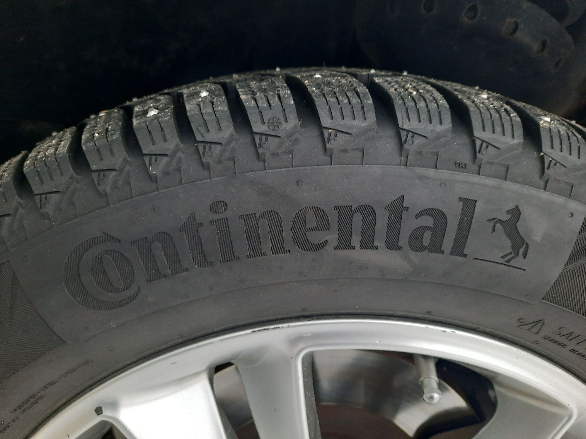 Зимние шипованные шины Continental lce contact 2