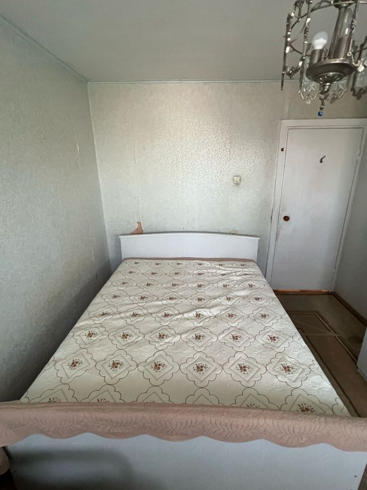 Продам кровать с матрасом