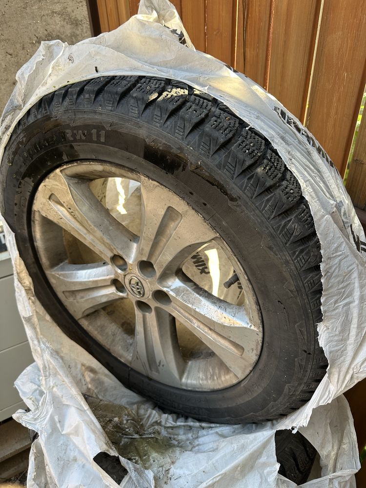 Зимние шины с дисками Hankook на Toyota Highlander 3-поколение R19