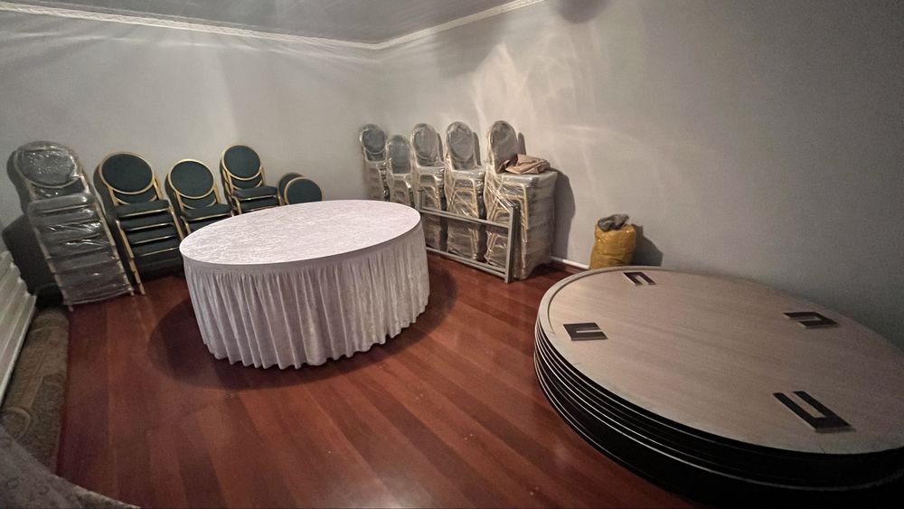 Столы и стулья продается.