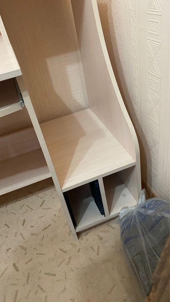 продам компьютерный стол