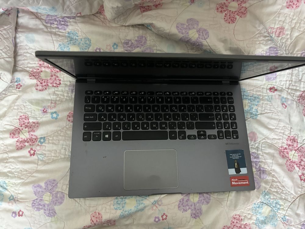 Asus Vivobook срочно продам