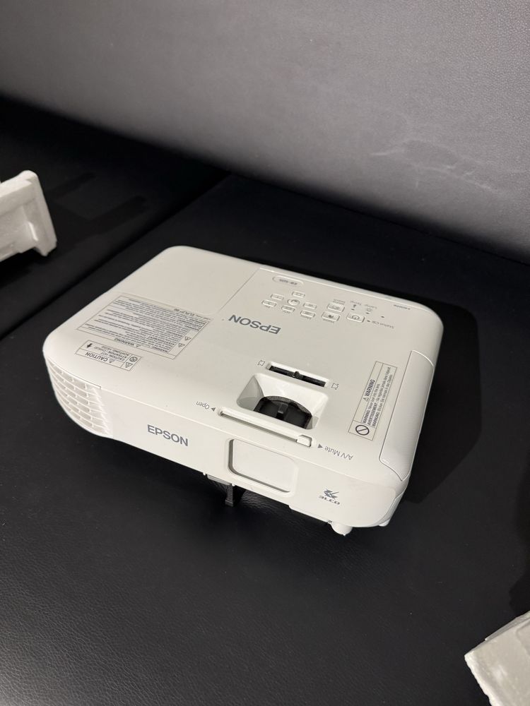 Проектор EPSON EB-S05