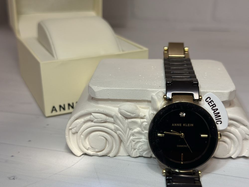 Часы с брилиантом на циферблате Anne Klein оригинал