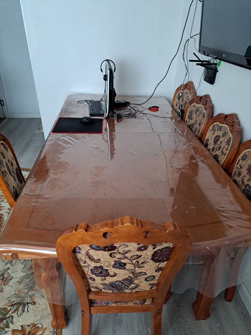 Продам стол и 12стульев ( комплект)