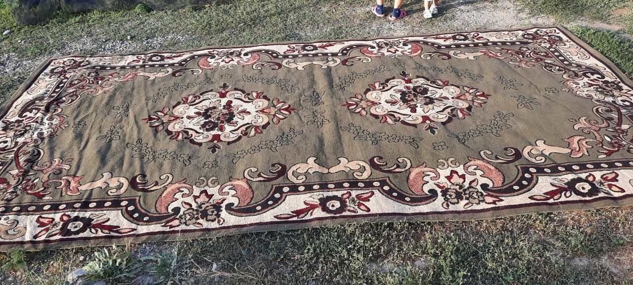Ковер в хорошем состоянии