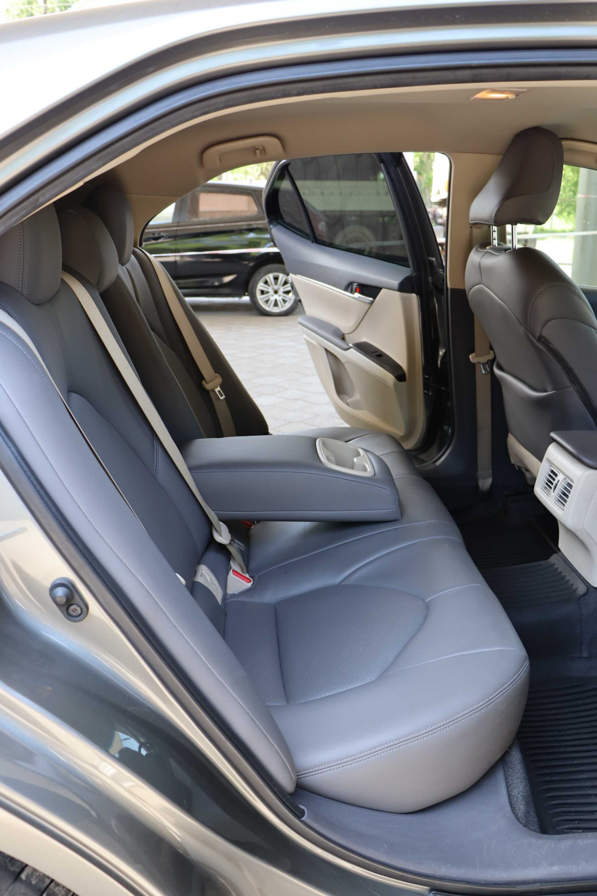 Toyota Camry 75 (2023)