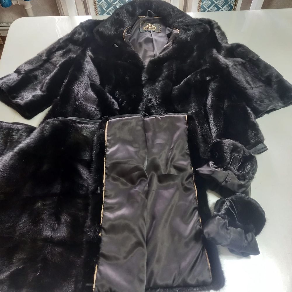 Продаётся норковая шуба
