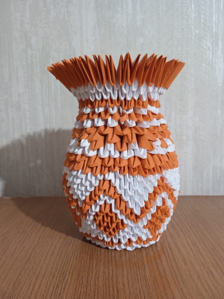 Модульное оригами. Коричневая ваза.