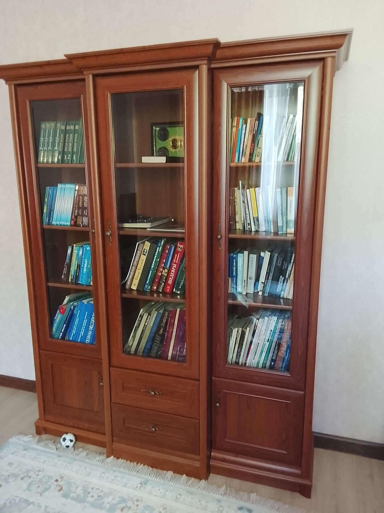 Срочно продам шкаф и тумбу