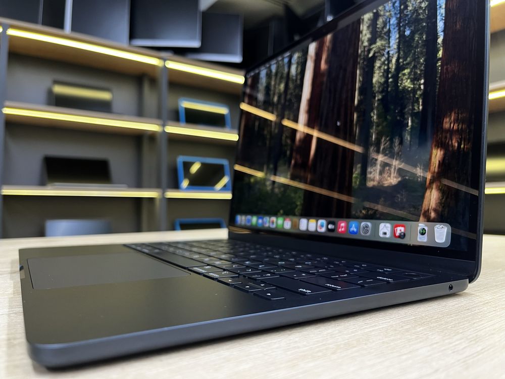 Мощный ноутбук MacBook Air 13 2024.   - 13.6 2K/Apple M3/8GB/SSD 256GB