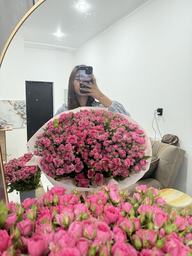 ОБЪЕМНЫЙ букет из свежих кустовых роз
