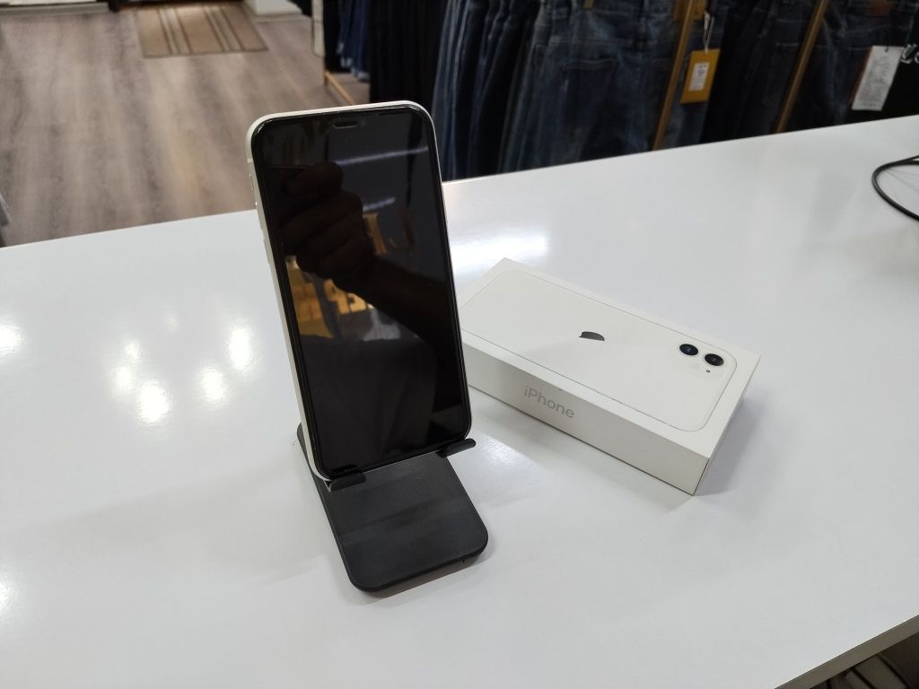 iPhone 11   64 г