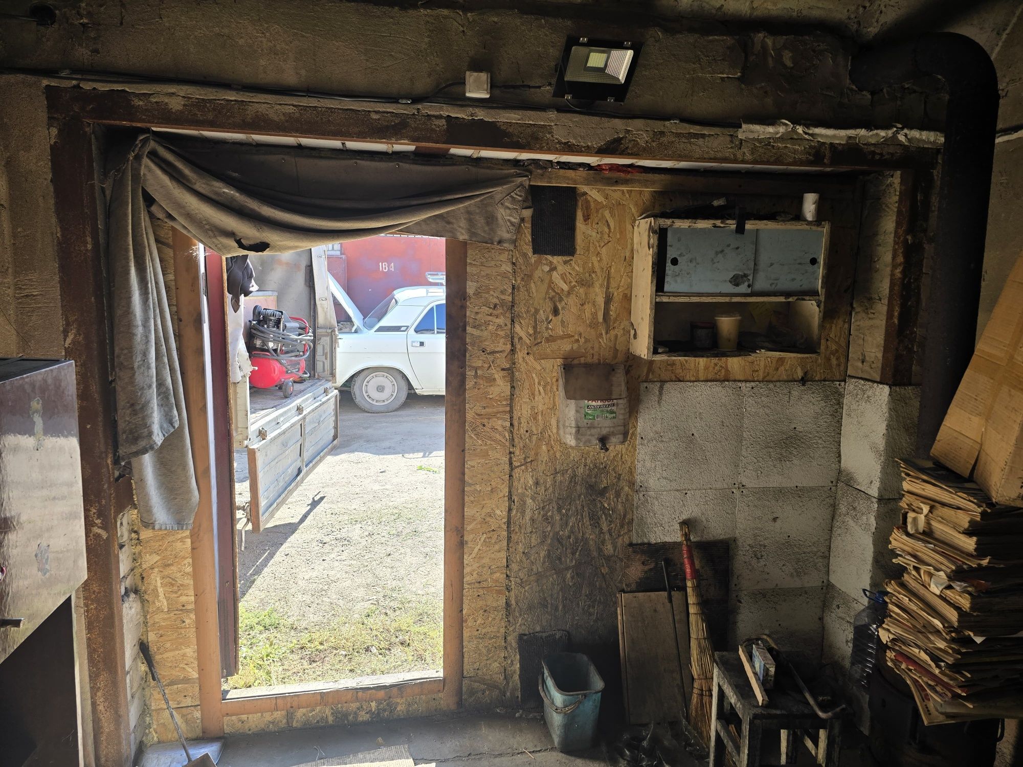 Продам гараж в корпоративе ,,звезда'' район 905, компос