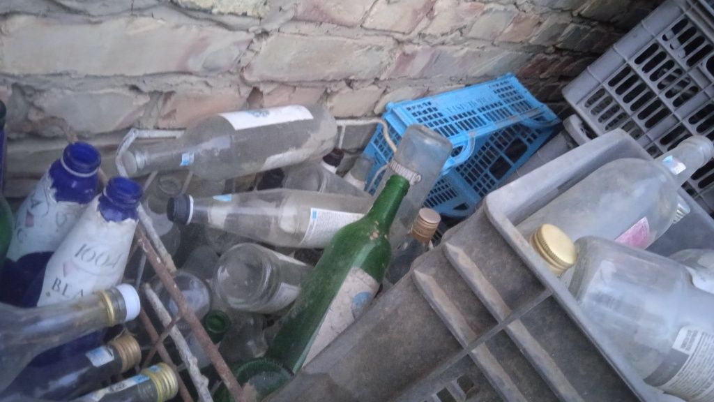 Продам бутылки стекло.