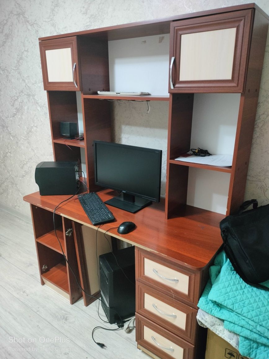 Стол для компьютера