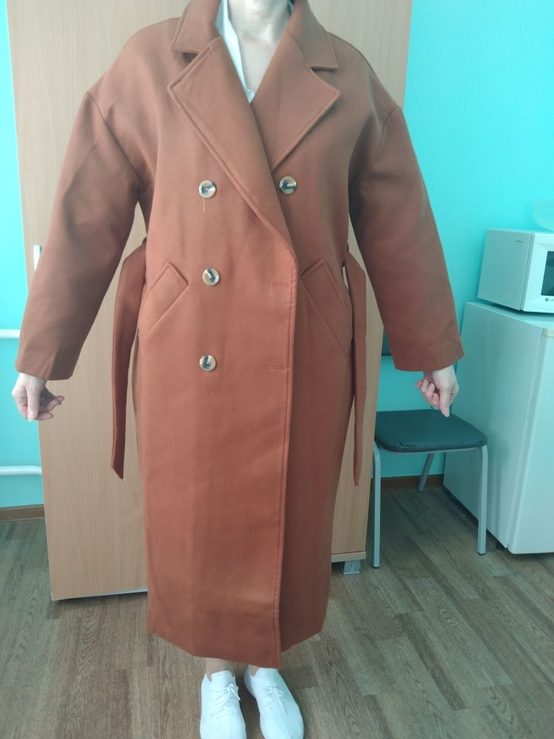 Пальто-демисезонное.