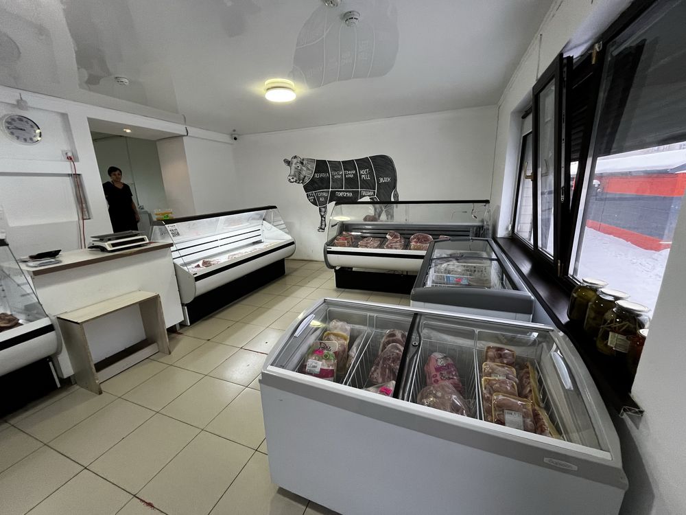 Продам холодильное  оборудывание для мясного магазина  ветрины