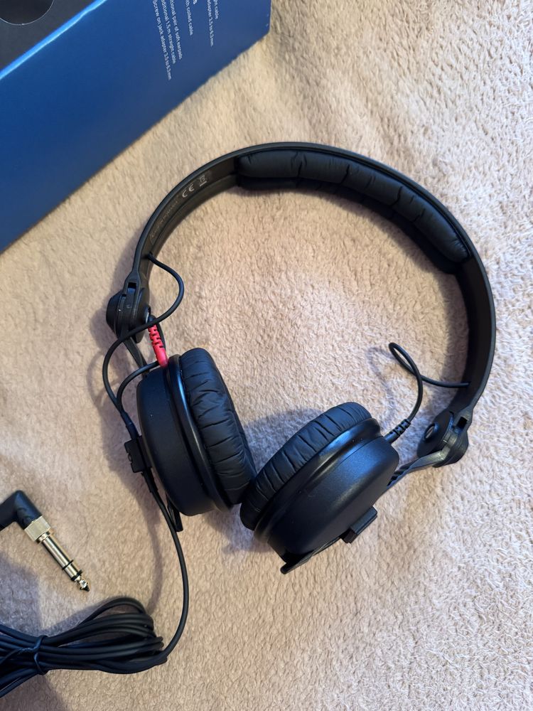 Продам новые наушники Sennheiser H25
