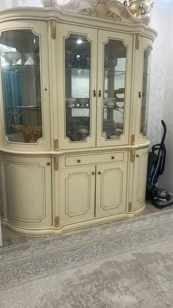Продам горку для гостиной