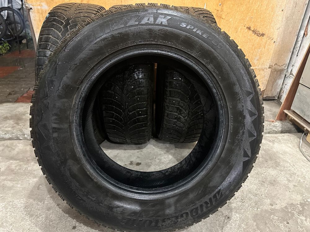 245/65R17 Bridgestone Blizzak spike-01