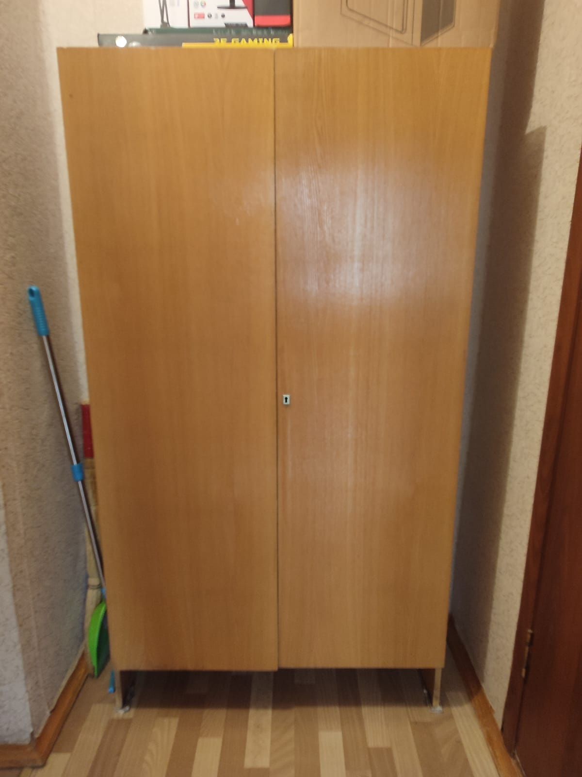 Продам шкаф в хорошем состоянии.