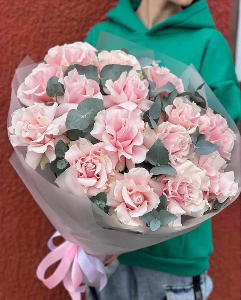 Розы, пионы, кустовые розы, гортензии