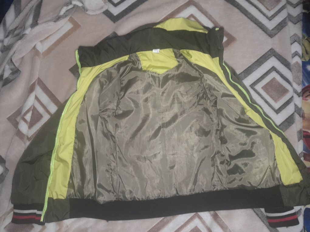 Продам детские куртки, любая за 2 тыс