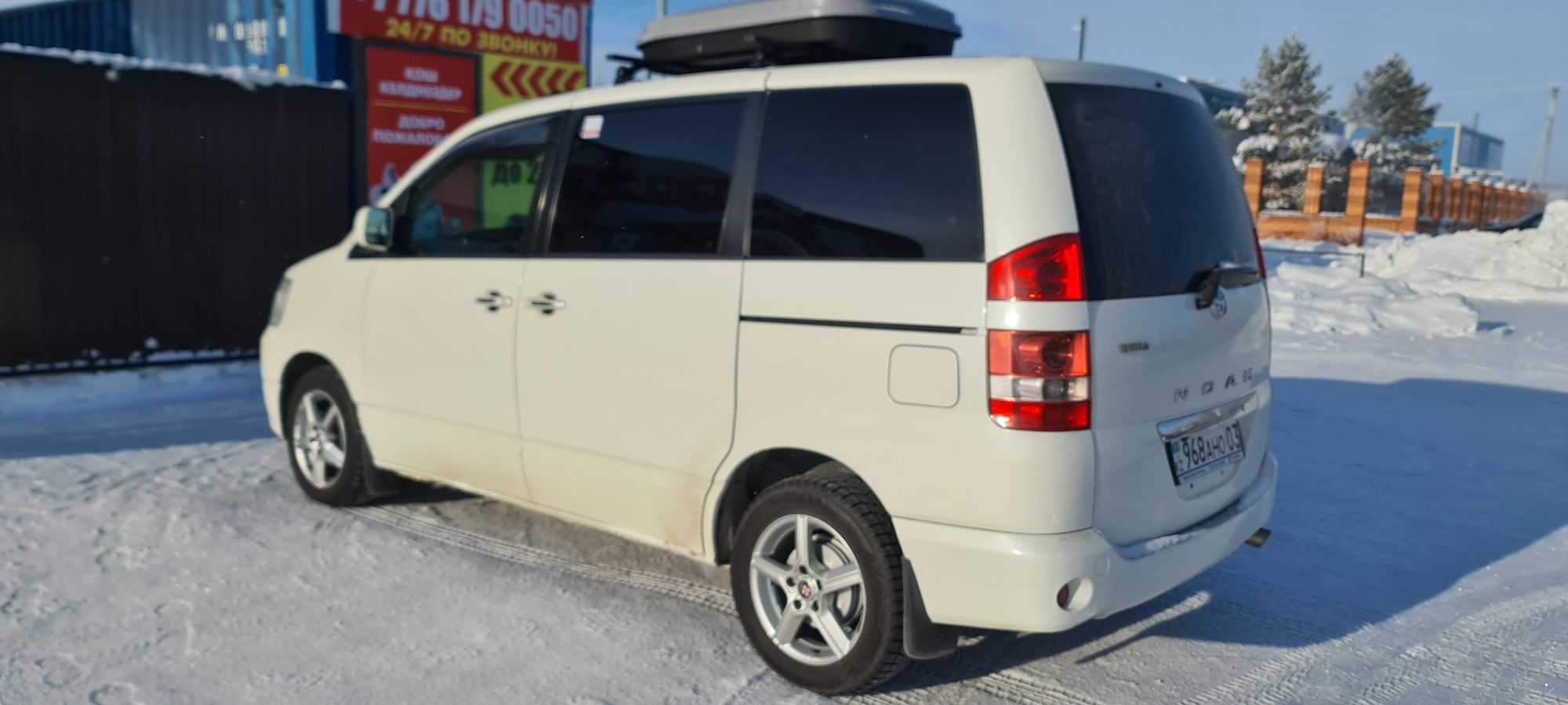 Продам японский минивен TOYOTA NOAH 2004г. 2.0, 4-АКПП.