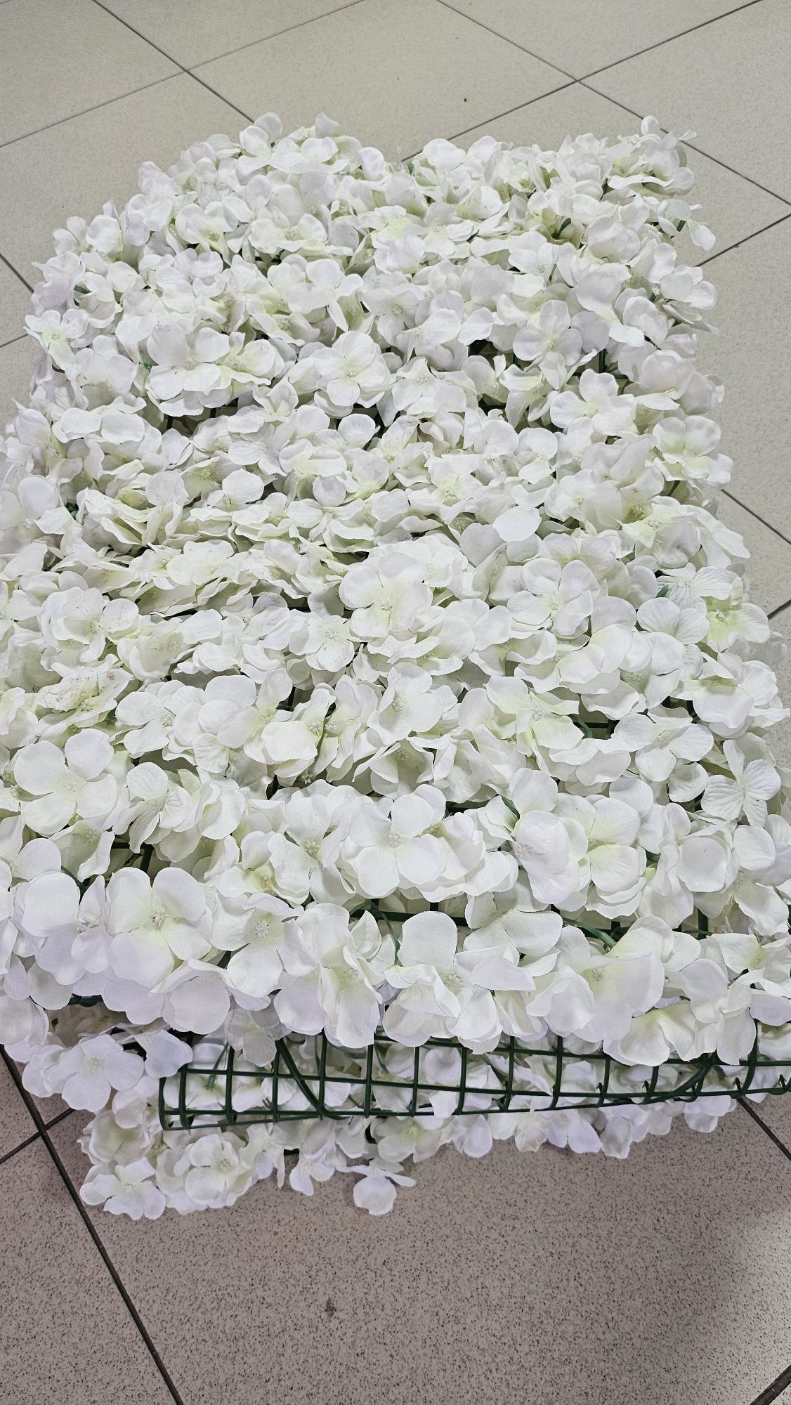 Цветы искуственные на сетке