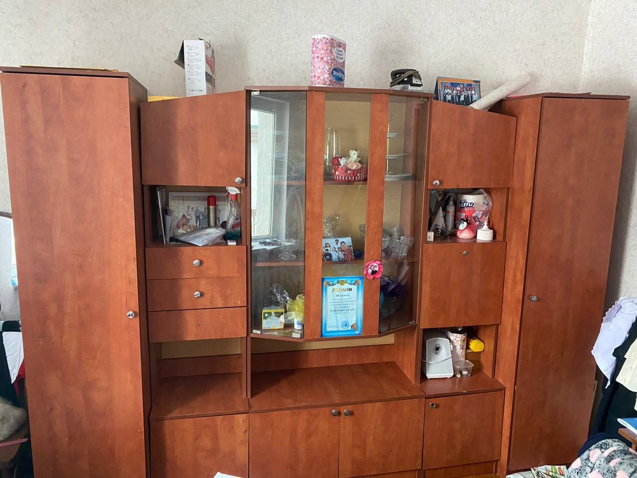 Горка (стенка, шкаф) в хорошем состоянии