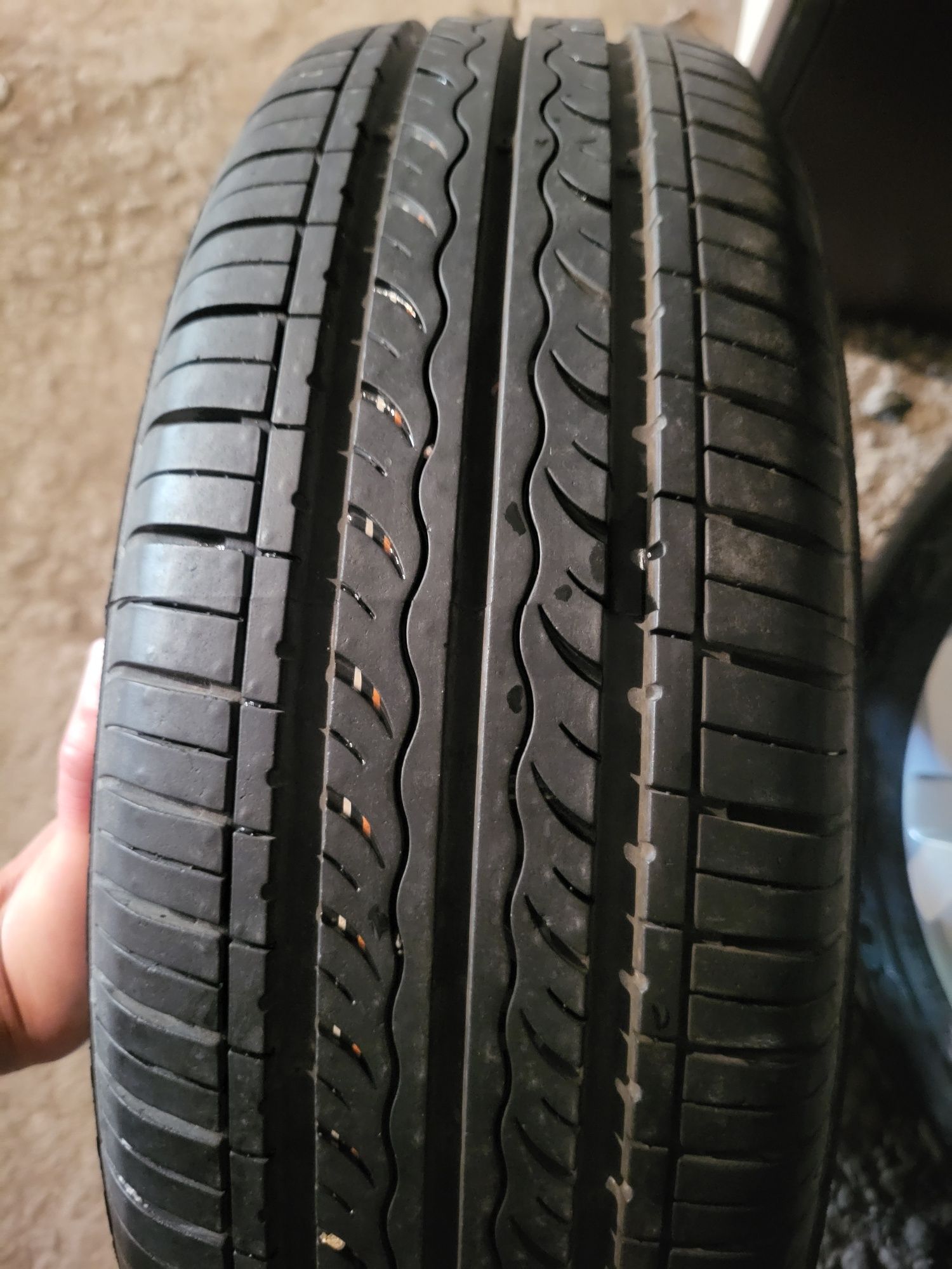 Диски оригинал KIA RIO prestige. Новая резина KUMHO