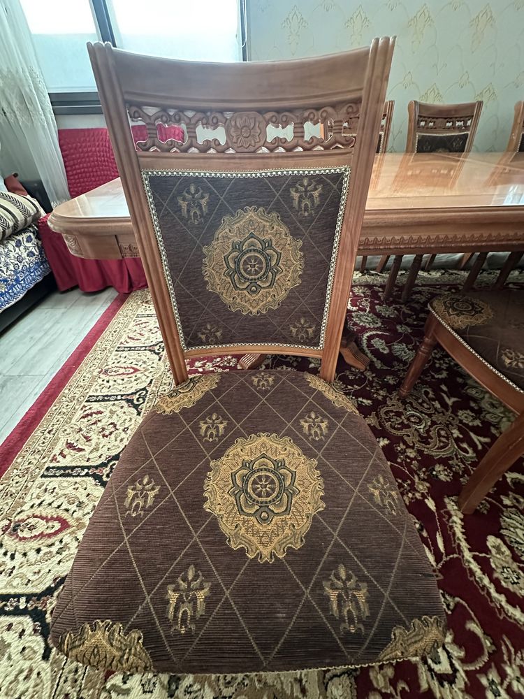 стол, стулья для гостиной