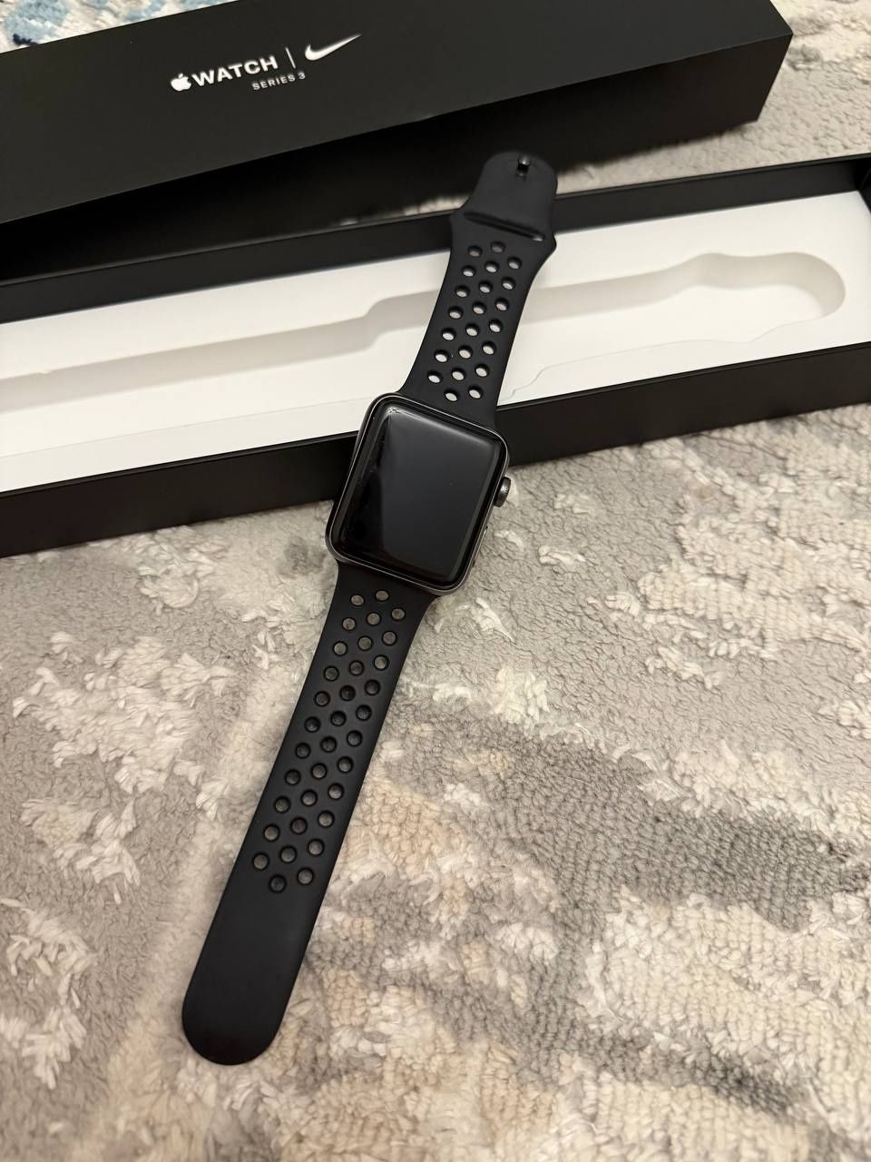 Продам iPhone 12 и Apple Watch 3 nike