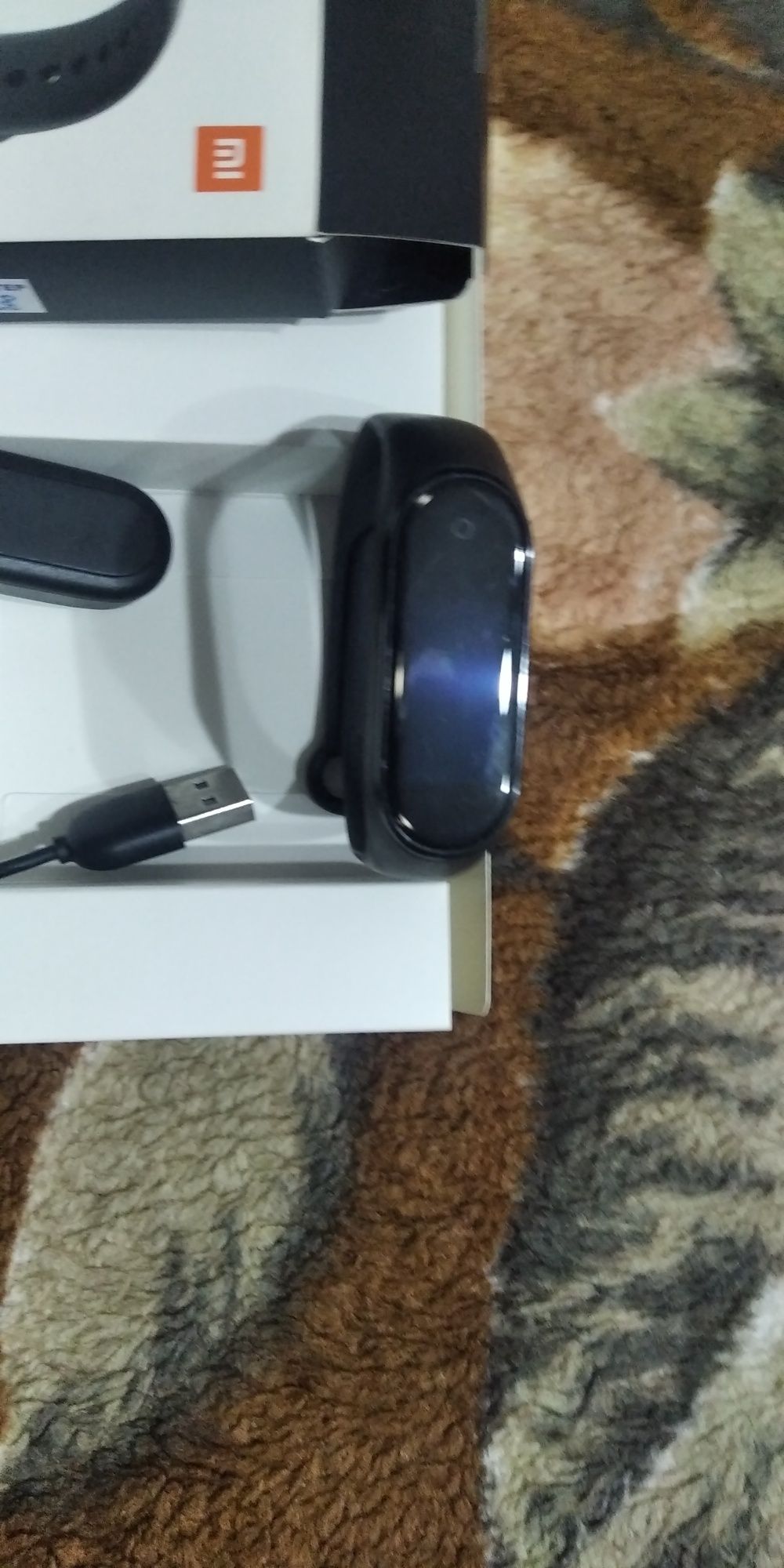 Продам Смарт браслет Xiaomi Mi Band 4