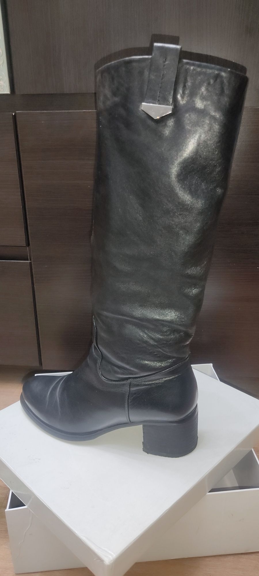 Продам кожаные сапоги осень-зима