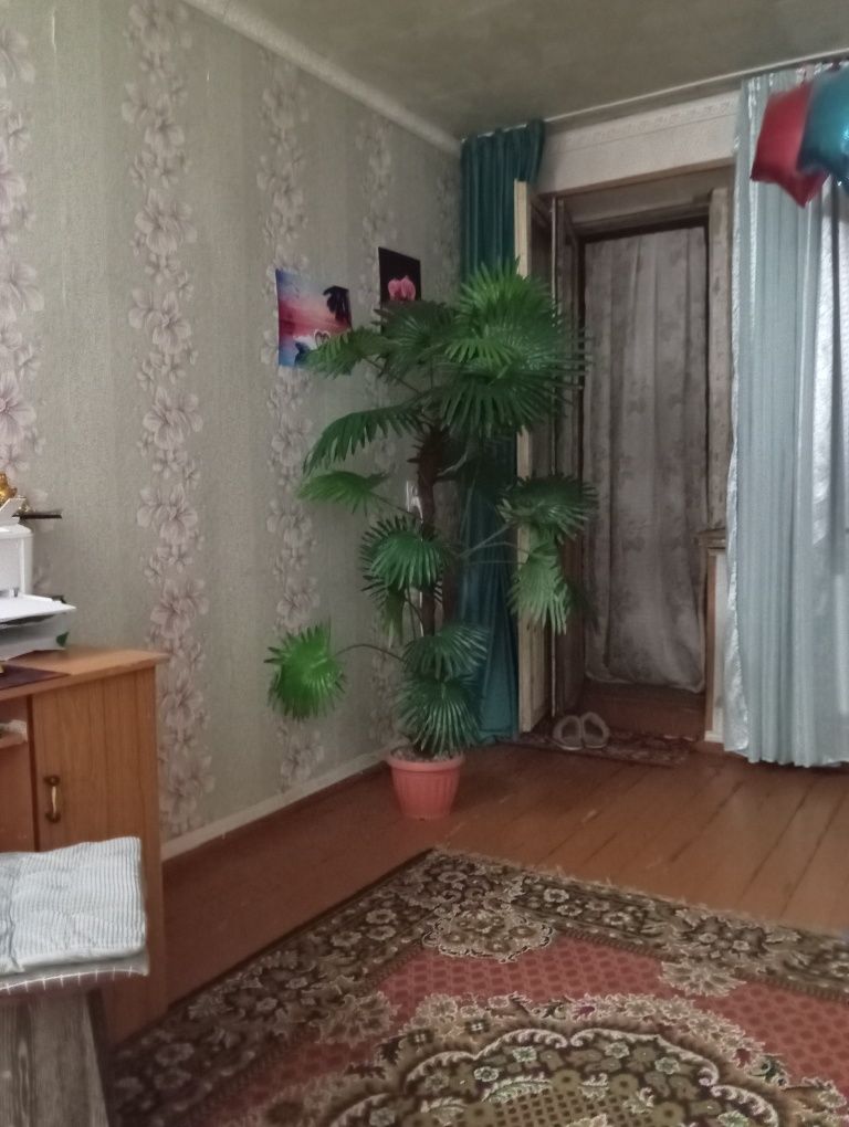 Продам искусственную пальму