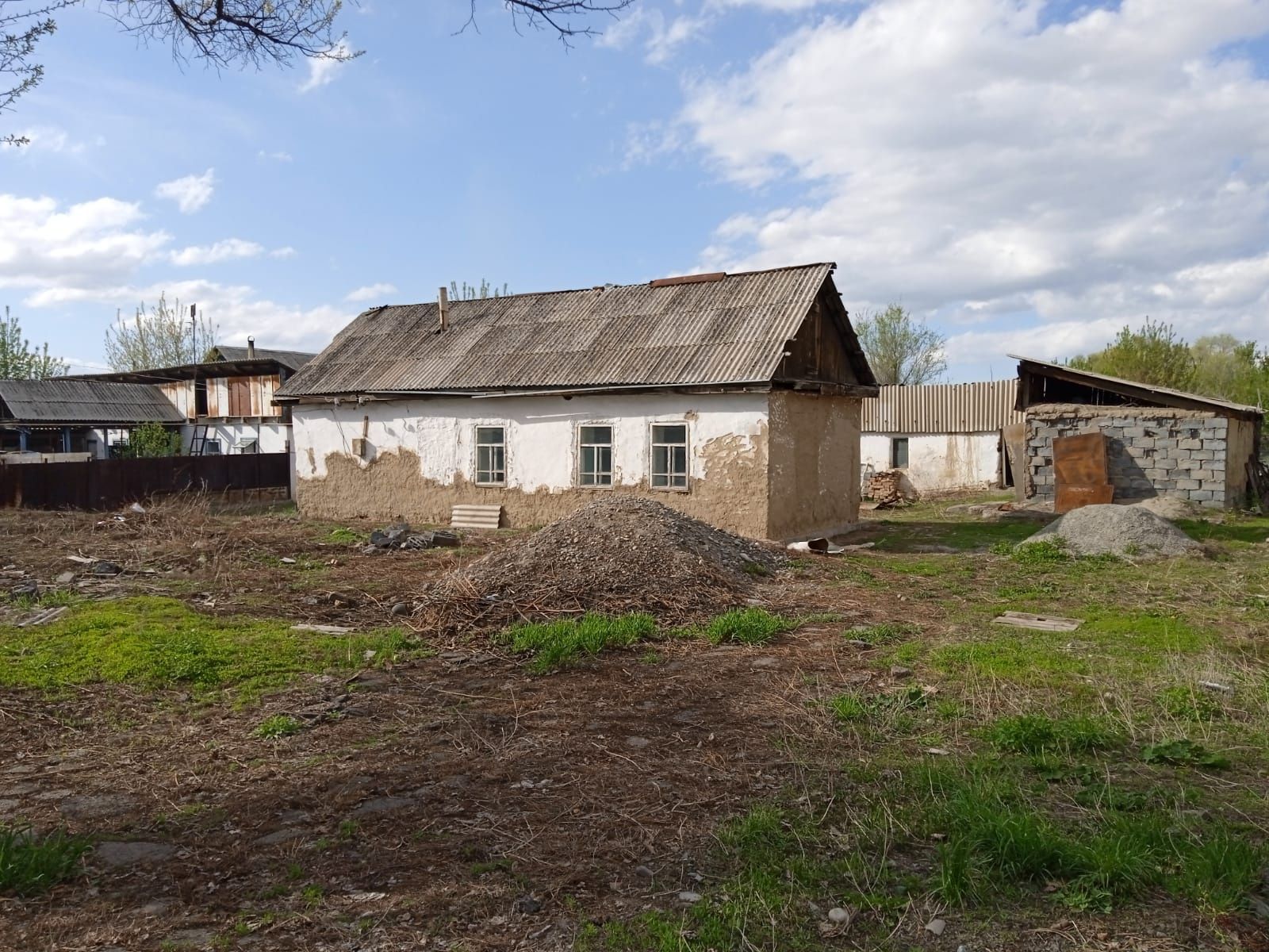 Продам Дом времянку с большими участком