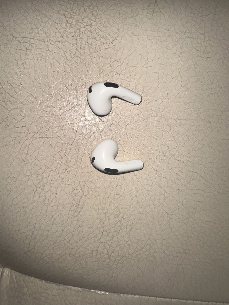 Продам AirPods 3