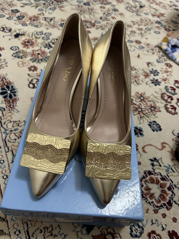 Продам туфли prada