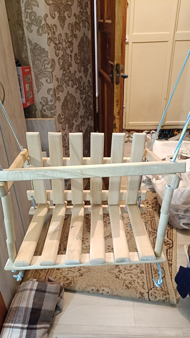 Продам качелю детскую