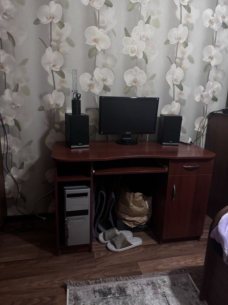 Письменный стол