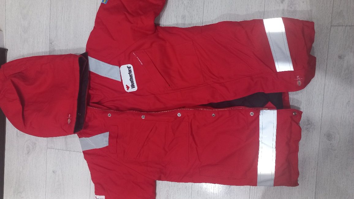 Продам демисезонную спец.куртку Dickies