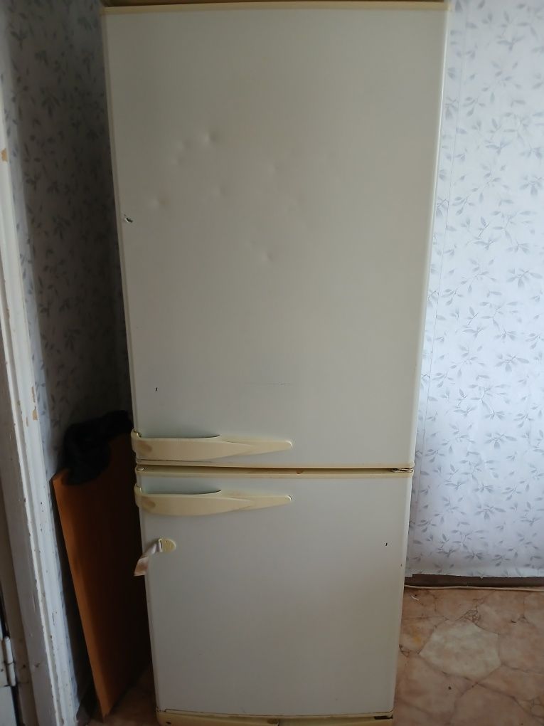 Продам холодильник